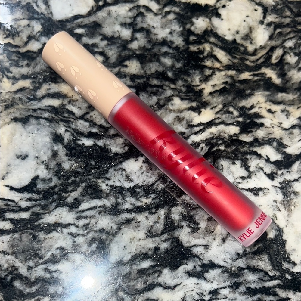 Kylie Cosmetics liquid  Lip stick- red velvet